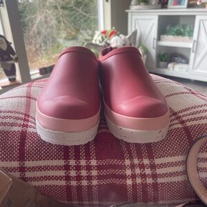 Hunter Women's Red Slip-On Clogs